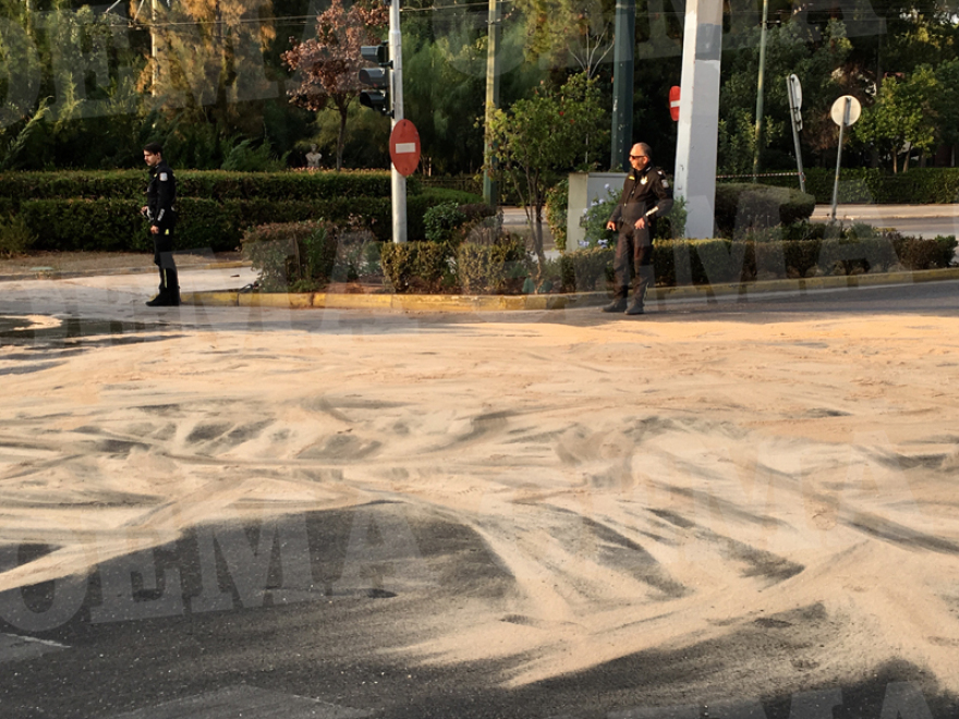 Κυκλοφοριακό μπλακ άουτ στο κέντρο της Αθήνας από λάδια στο οδόστρωμα