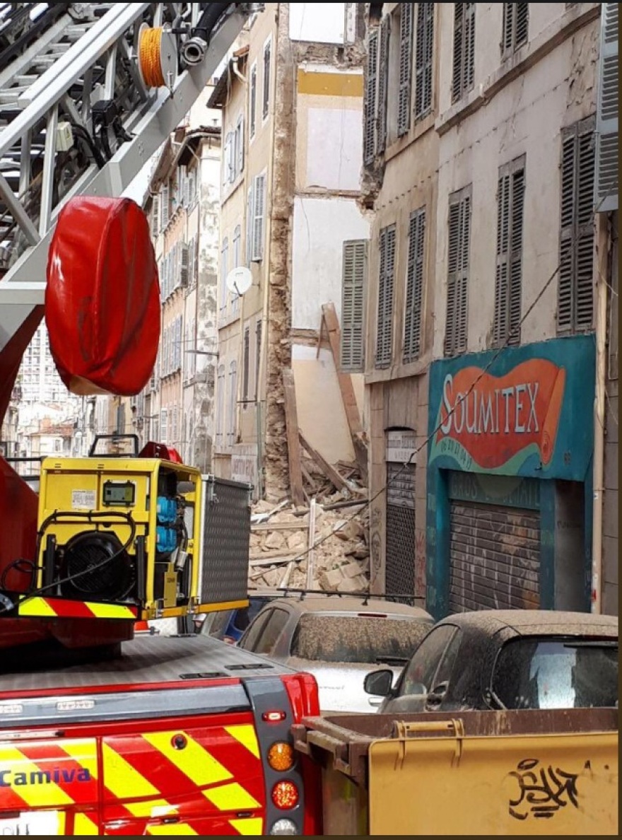 Φωτογραφίες: Δύο κτίρια κατέρρευσαν στη Μασσαλία