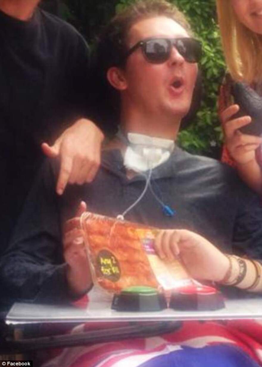 Νεαρός αθλητής που έμεινε παραπληγικός όταν έφαγε γυμνοσάλιαγκα σε πάρτι «έσβησε» μετά από 8 χρόνια