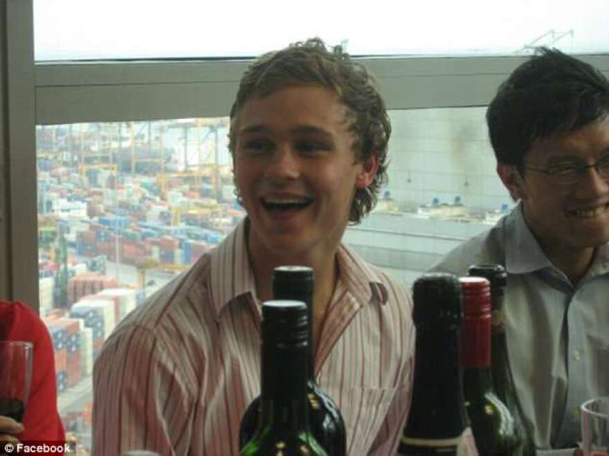 Νεαρός αθλητής που έμεινε παραπληγικός όταν έφαγε γυμνοσάλιαγκα σε πάρτι «έσβησε» μετά από 8 χρόνια