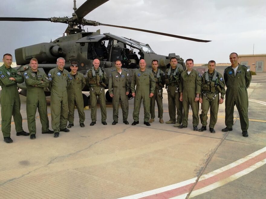 Εντυπωσιακές εικόνες:  Ελληνικά Aπάτσι πετούν σε χαμηλό ύψος σε άσκηση με το Ισραήλ 