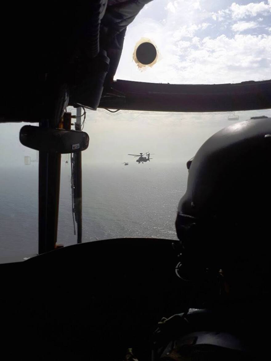 Εντυπωσιακές εικόνες:  Ελληνικά Aπάτσι πετούν σε χαμηλό ύψος σε άσκηση με το Ισραήλ 