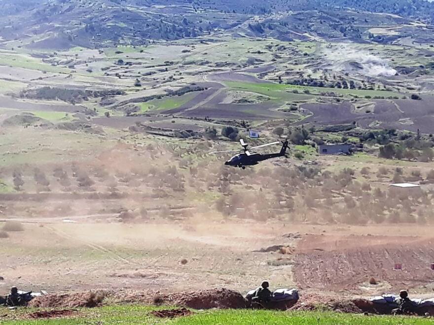 Εντυπωσιακές εικόνες:  Ελληνικά Aπάτσι πετούν σε χαμηλό ύψος σε άσκηση με το Ισραήλ 