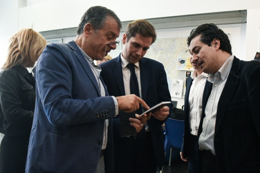 Συνάντηση Θεοδωράκη με στελέχη του κόμματος του Εμμανουέλ Μακρόν