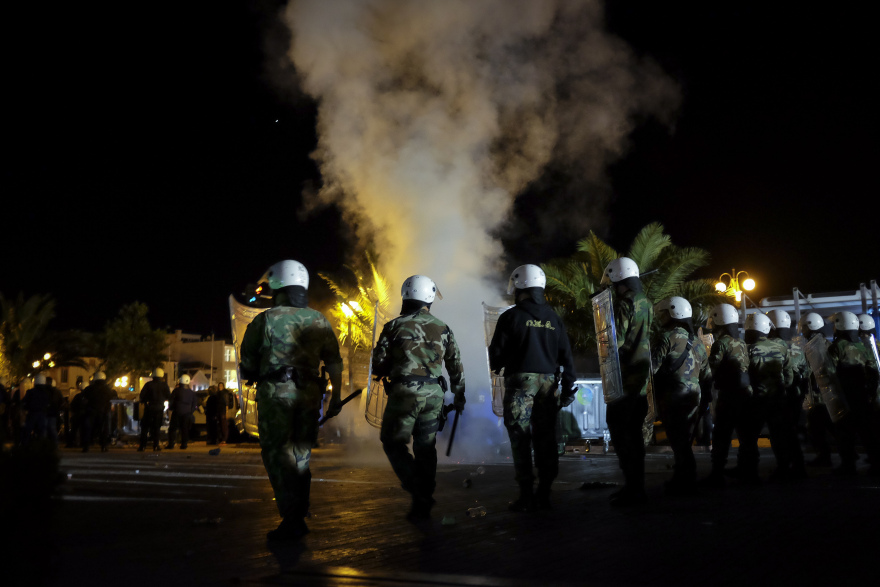 Στον εισαγγελέα 26 άτομα για την επίθεση σε βάρος μεταναστών τον περασμένο Απρίλιο στην Μυτιλήνη