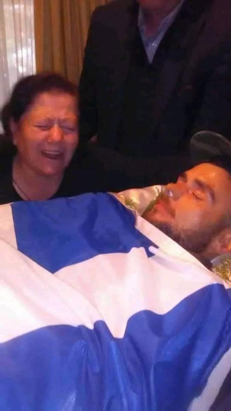 Σήμερα η κηδεία του Κωνσταντίνου Κατσίφα: Εκατοντάδες Βορειοηπειρώτες φτάνουν στους Βουλιαράτες