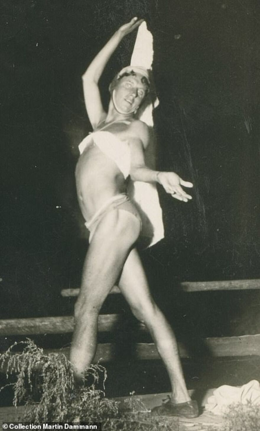 Σπάνιες φωτογραφίες: Οι στρατιώτες του Τρίτου Ράιχ με... φούστες και κραγιόν