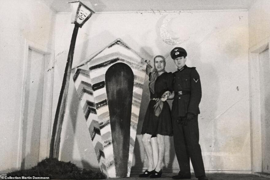 Σπάνιες φωτογραφίες: Οι στρατιώτες του Τρίτου Ράιχ με... φούστες και κραγιόν