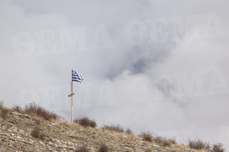 Φωτογραφίες: Με την ελληνική σημαία το μνήμα του Κωνσταντίνου Κατσίφα