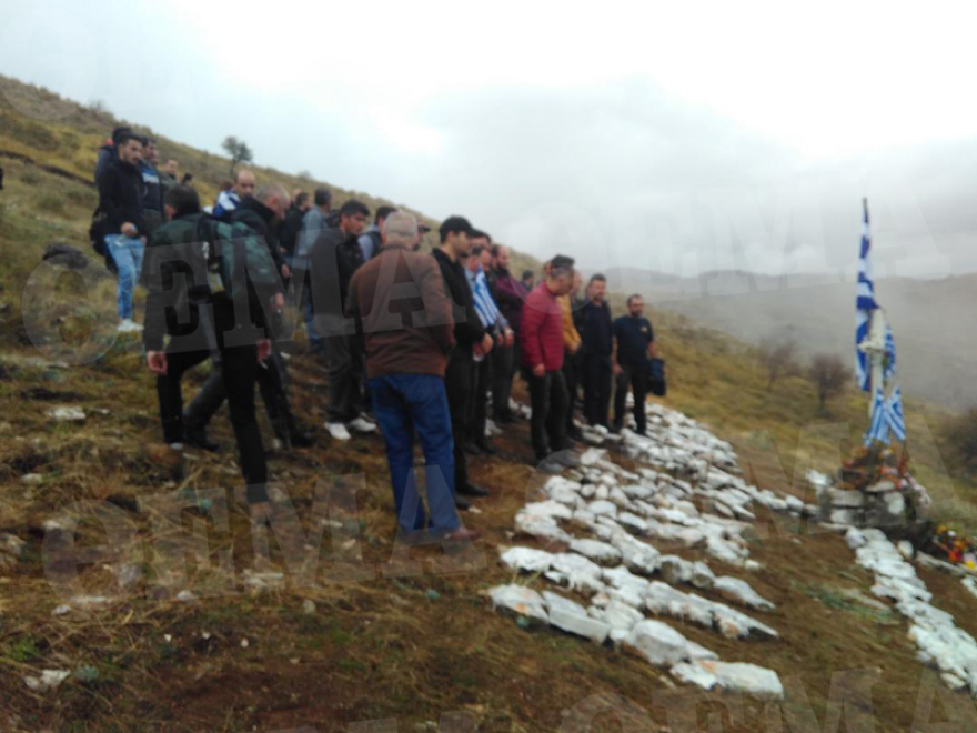 Φωτογραφίες: Με την ελληνική σημαία το μνήμα του Κωνσταντίνου Κατσίφα