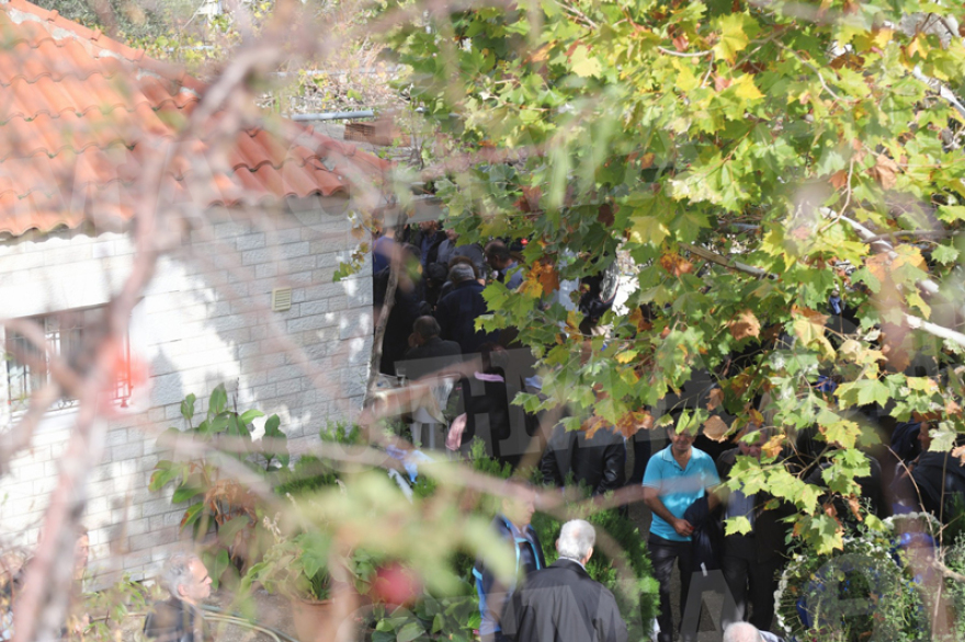 Φωτογραφίες: Με την ελληνική σημαία το μνήμα του Κωνσταντίνου Κατσίφα