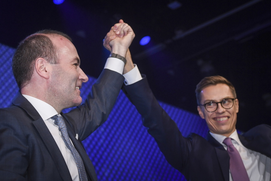 O Μάνφρεντ Βέμπερ επίσημος υποψήφιος του Ευρωπαϊκού Λαϊκού Κόμματος για την προεδρία της Κομισιόν