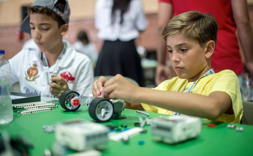 Τα προγράμματα STEM επιστρέφουν στον «Ελληνικό Κόσμο»