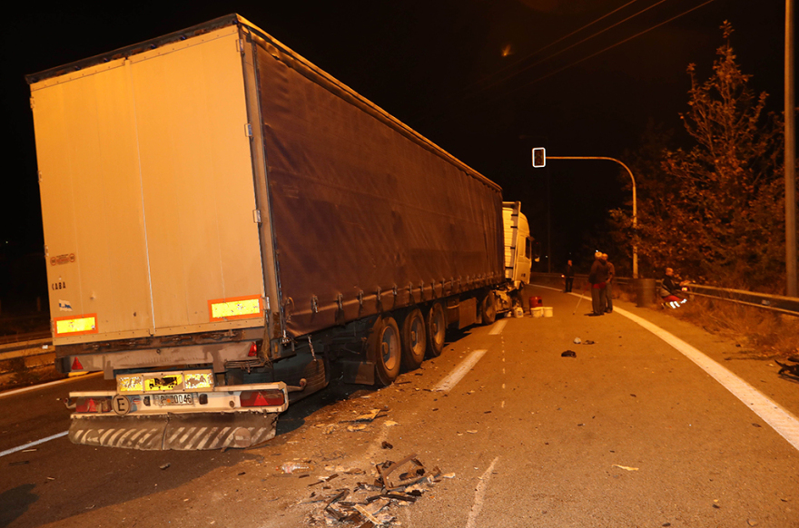 Τραγωδία στην Ασπροβάλτα: Νεκρό 4χρονο παιδί μετά τη σύγκρουση νταλίκας με βαν που μετέφερε μετανάστες