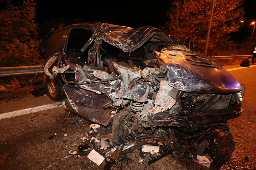 Τραγωδία στην Ασπροβάλτα: Νεκρό 4χρονο παιδί μετά τη σύγκρουση νταλίκας με βαν που μετέφερε μετανάστες