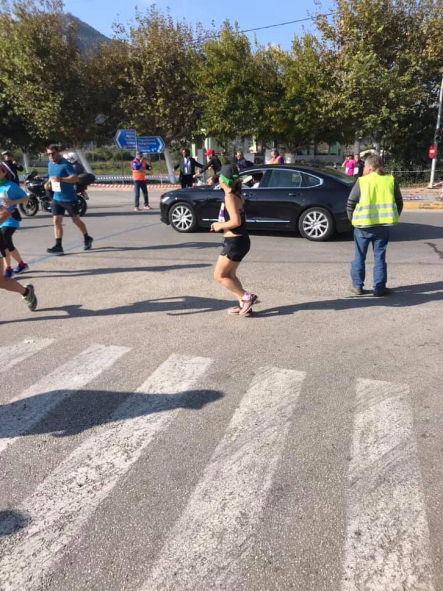 Απίστευτο επεισόδιο με Ψινάκη στον Μαραθώνιο: Απαίτησε να σταματήσει ο αγώνας για να περάσει με τη λιμουζίνα του!