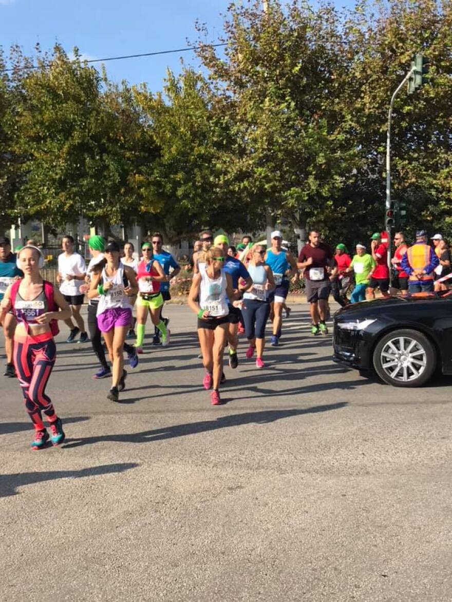 Απίστευτο επεισόδιο με Ψινάκη στον Μαραθώνιο: Απαίτησε να σταματήσει ο αγώνας για να περάσει με τη λιμουζίνα του!