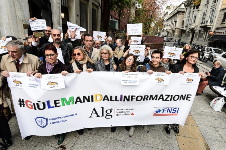 Ιταλία: Κινητοποιήσεις δημοσιογράφων έπειτα από την επίθεση του «Κινήματος των 5 Αστέρων»