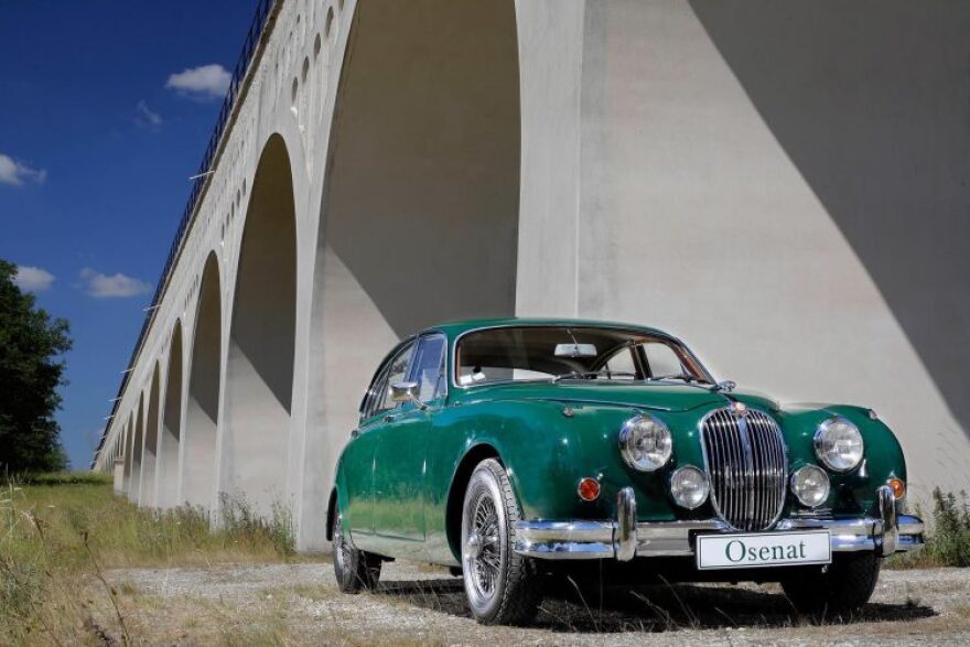 «Χρυσάφι» για την Jaguar του Yves Saint Laurent - Πωλήθηκε 74.500 ευρώ