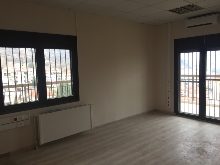 Αγωγή 100.000 ευρώ κατά του Δημοσίου από επιχειρηματία επειδή τον «έστησε» η εφορία