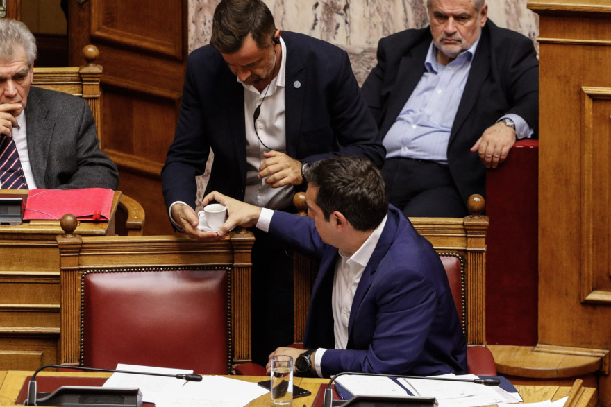 Ενα εσπρεσάκι γιατί θα μας πάρει ο ύπνος