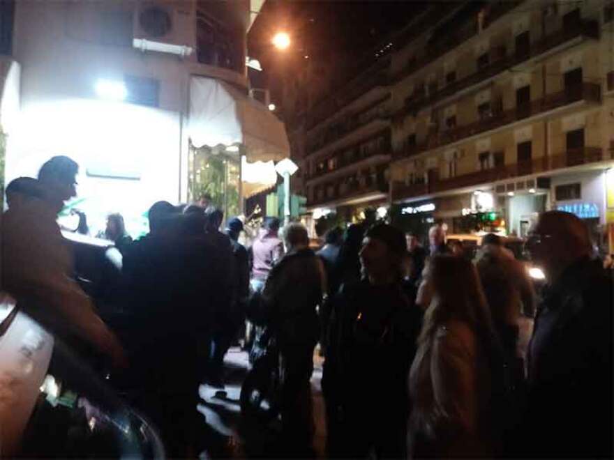 Εισβολή του Ρουβίκωνα σε εκδήλωση με την Αχτσιόγλου στο Παγκράτι