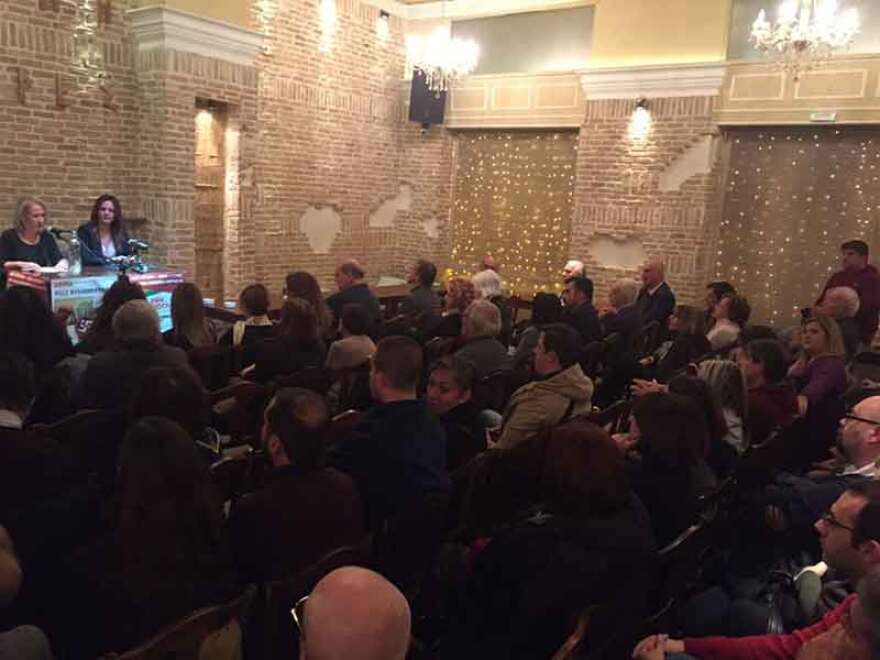 Εισβολή του Ρουβίκωνα σε εκδήλωση με την Αχτσιόγλου στο Παγκράτι