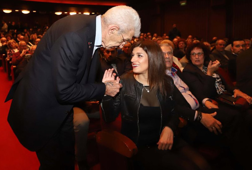 Αστραψαν τα φλας για τη Νοτοπούλου στο Βελλίδειο: Νέα total black εμφάνιση με δαντελένια διαφάνεια