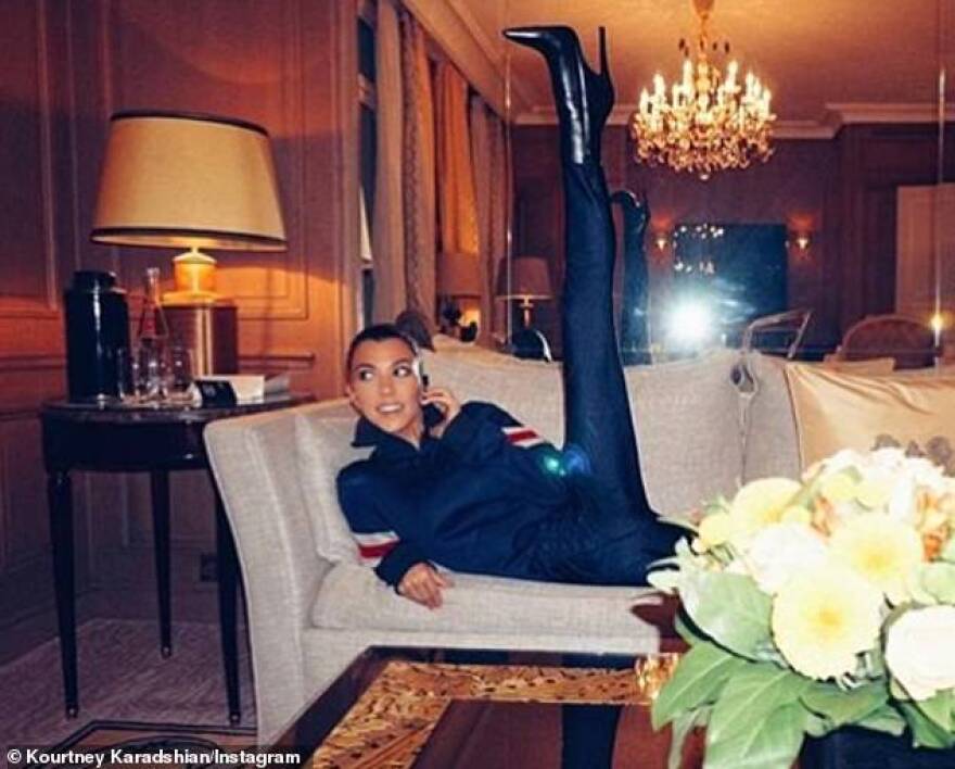 «Πόδια ανοιχτά» η νέα μόδα του Instagram