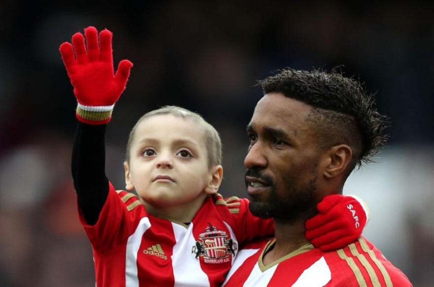 Ο Ζερμέιν Ντεφό παρασημοφορήθηκε και δεν ξέχασε τον μικρό Μπράντλεϊ