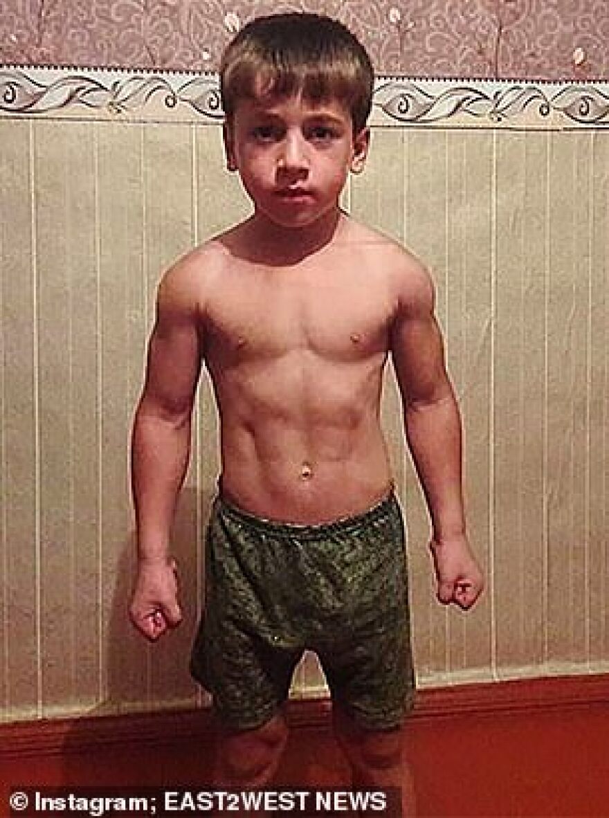 Τσετσενία: 5χρονο πήρε δώρο μία... Mercedes από τον ηγέτη Καντίροφ επειδή έκανε 4.105 push-ups!