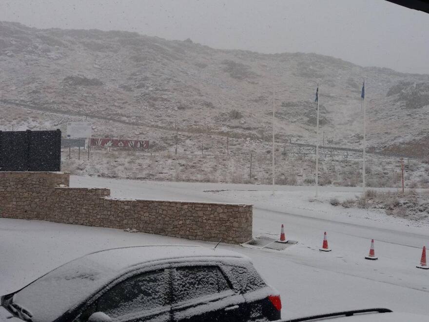 «Αγρίεψε» ο καιρός: Έπεσαν τα πρώτα χιόνια - Πού θα «χτυπήσει» η κακοκαιρία