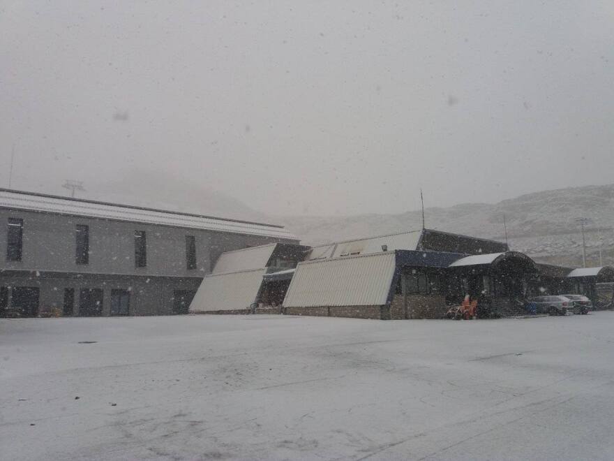 «Αγρίεψε» ο καιρός: Έπεσαν τα πρώτα χιόνια - Πού θα «χτυπήσει» η κακοκαιρία