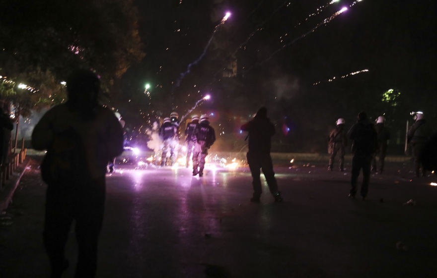 Ένταση και στη Θεσσαλονίκη: Μολότοφ και οδοφράγματα στην Πολυτεχνική Σχολή 