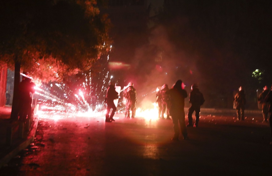 Ένταση και στη Θεσσαλονίκη: Μολότοφ και οδοφράγματα στην Πολυτεχνική Σχολή 