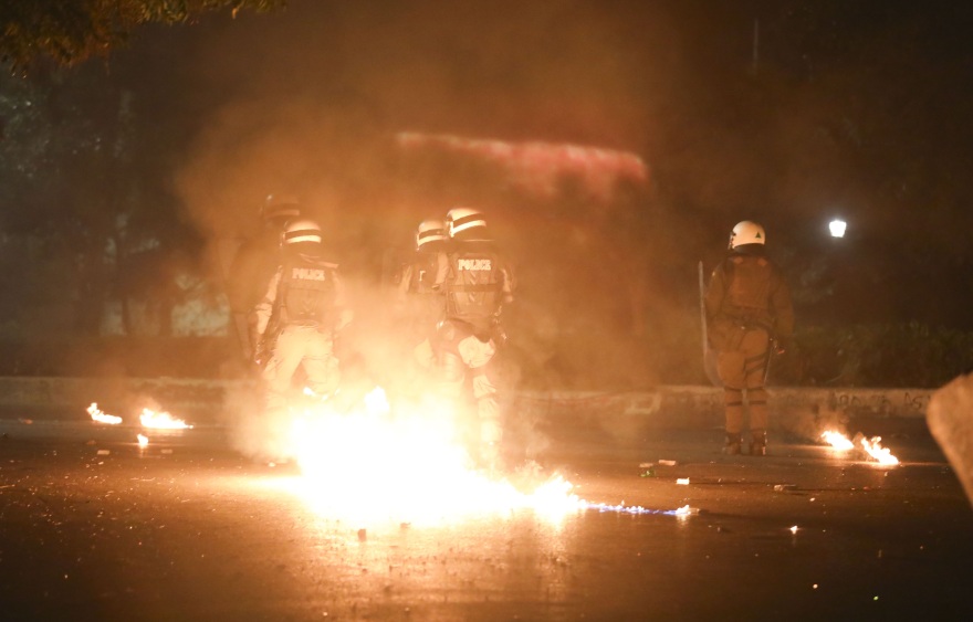 Ένταση και στη Θεσσαλονίκη: Μολότοφ και οδοφράγματα στην Πολυτεχνική Σχολή 