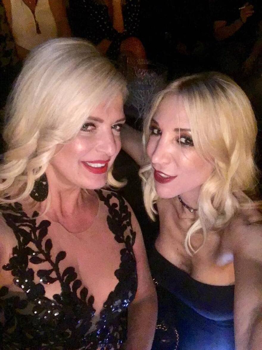 Μαρίνα Πατούλη: Με διάφανο φόρεμα διασκέδασε σε Ρέμο- Βανδή