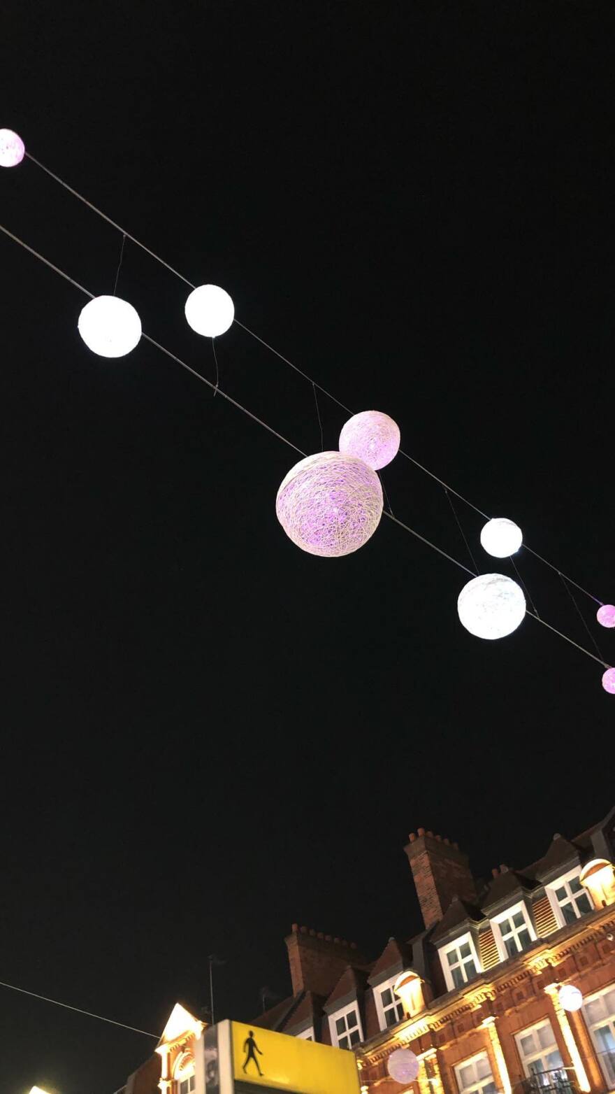 Χριστίνα Πολίτη- Κώστας Σπυρόπουλος: Ερωτευμένοι στο χριστουγεννιάτικο Λονδίνο