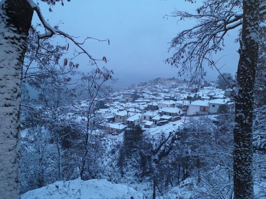 Καιρός: Προβλήματα από την κακοκαιρία σε πολλές περιοχές - Πού χρειάζονται αντιολισθητικές αλυσίδες