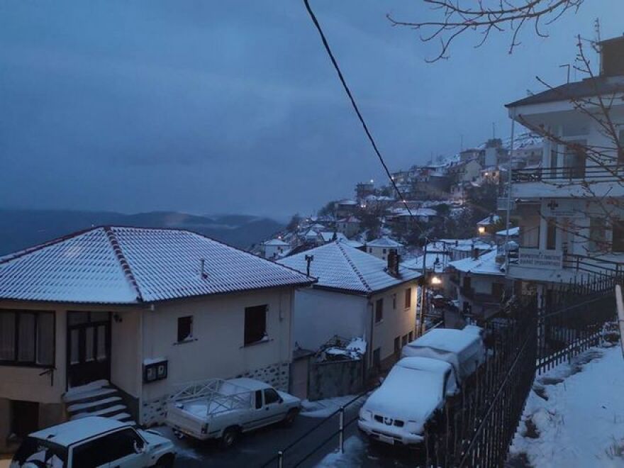 Καιρός: Προβλήματα από την κακοκαιρία σε πολλές περιοχές - Πού χρειάζονται αντιολισθητικές αλυσίδες