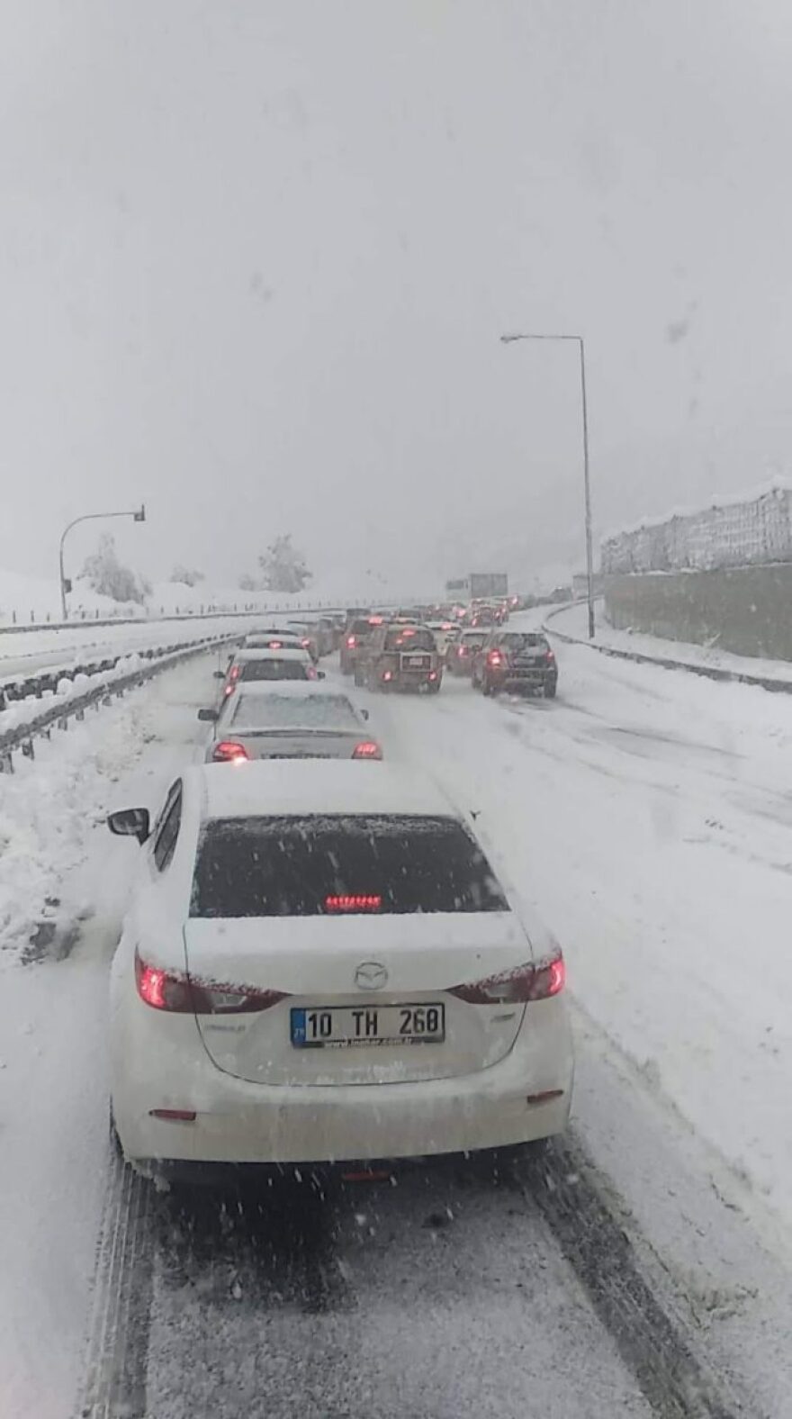 Καιρός: Προβλήματα από την κακοκαιρία σε πολλές περιοχές - Πού χρειάζονται αντιολισθητικές αλυσίδες