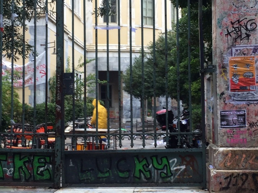 Ρημαδιό το Πολυτεχνείο και το ΑΠΘ από τους κουκουλοφόρους - Δείτε φωτογραφίες