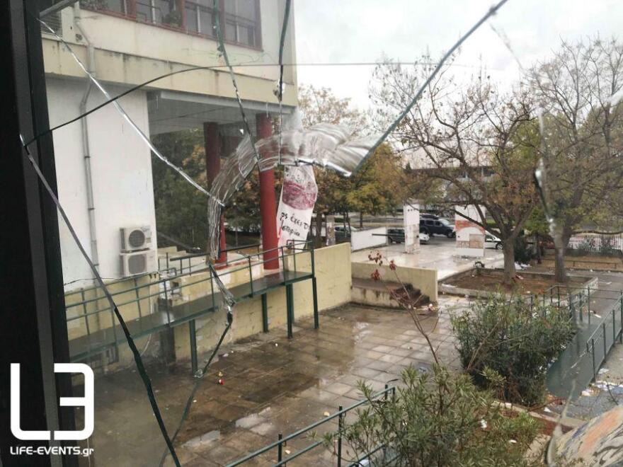 Ρημαδιό το Πολυτεχνείο και το ΑΠΘ από τους κουκουλοφόρους - Δείτε φωτογραφίες