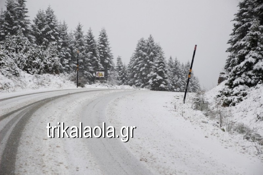 Βίντεο: Έντονη χιονόπτωση στο νομό Τρικάλων
