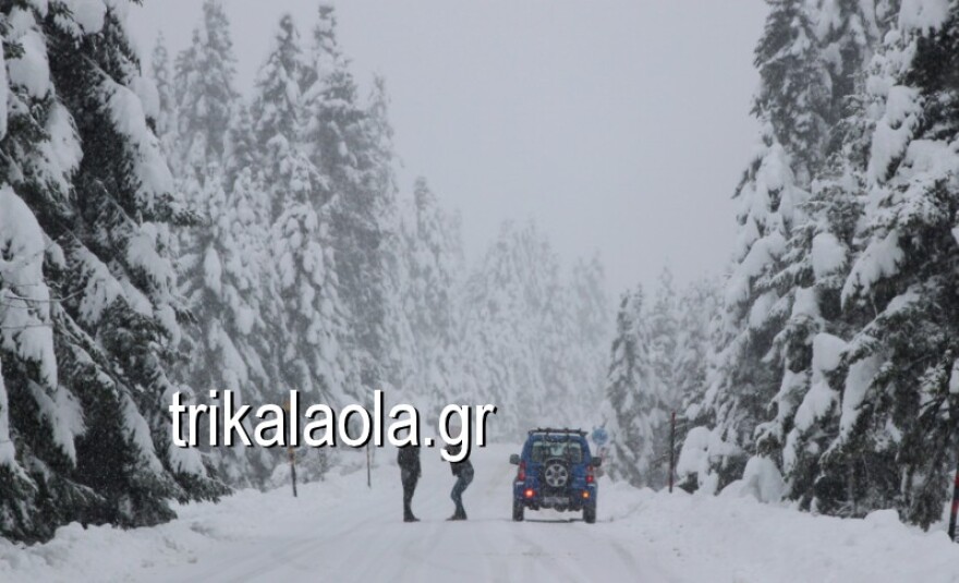 Βίντεο: Έντονη χιονόπτωση στο νομό Τρικάλων