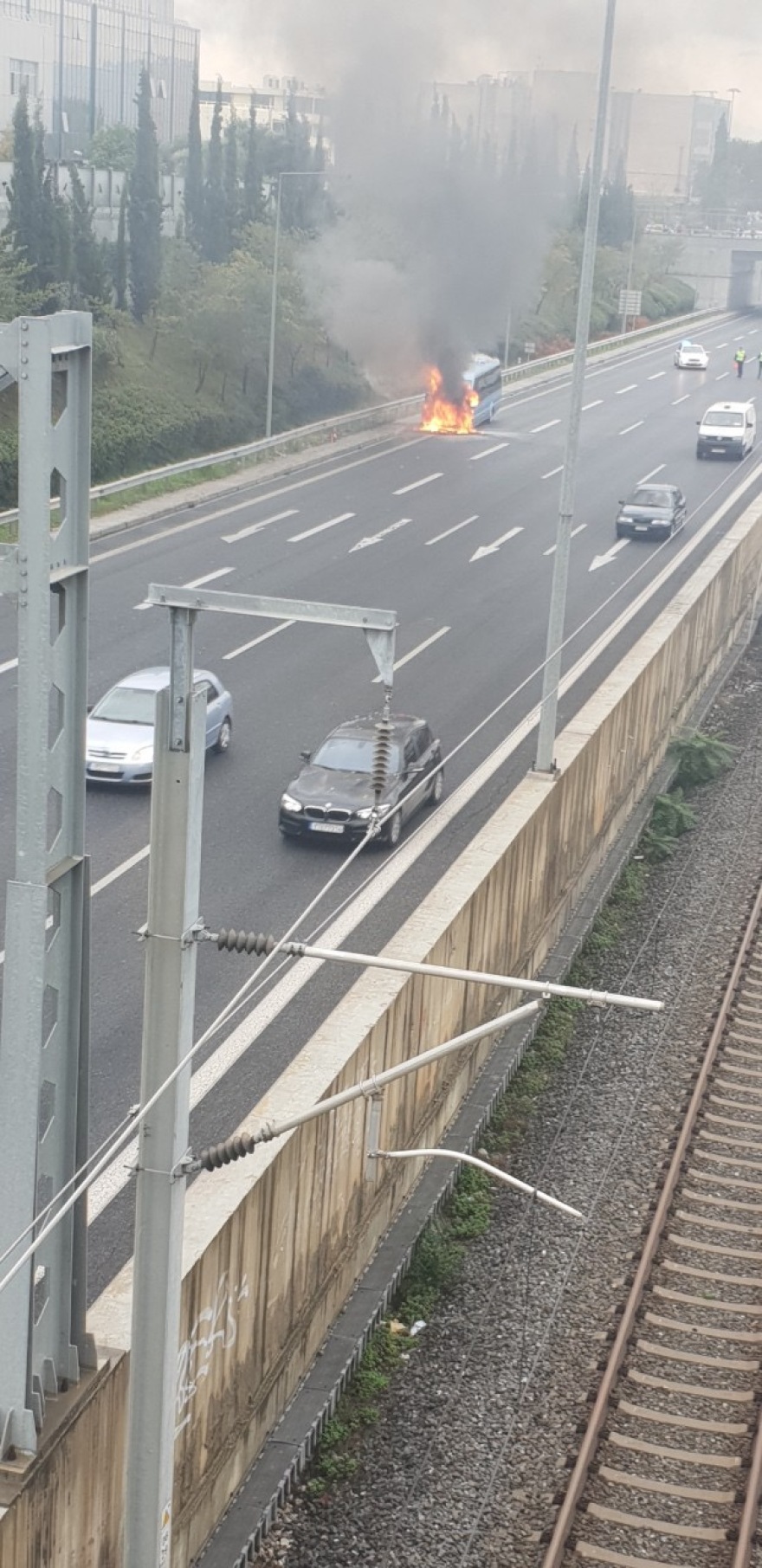 Βίντεο ντοκουμέντο από το βαν που πήρε φωτιά στην Αττική Οδό