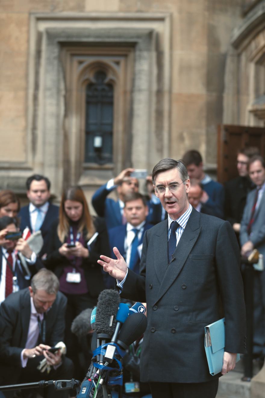 Brexit: Οι δελφίνοι που καραδοκούν την Τερέζα Μέι