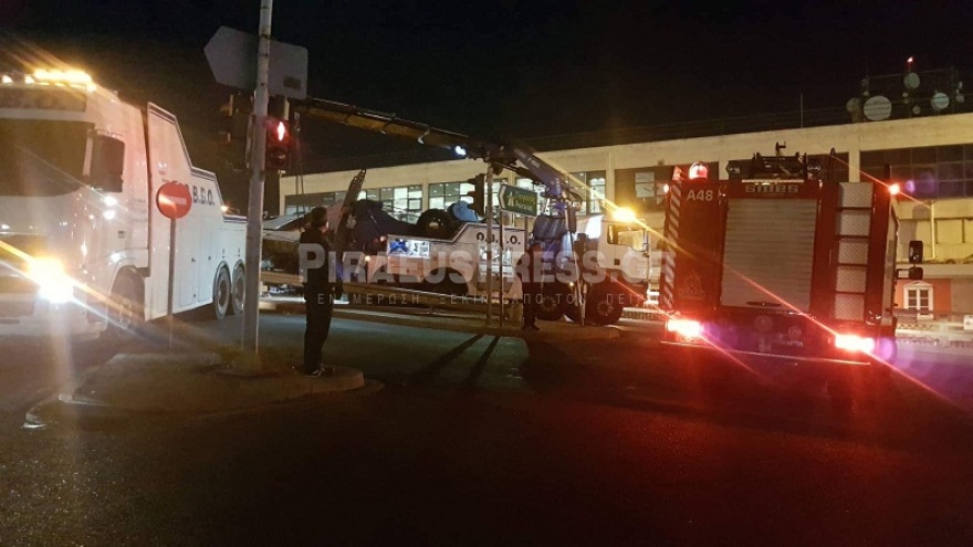 Βίντεο: Νταλίκα ντελαπάρισε στου Ρέντη - Μεγάλο μποτιλιάρισμα