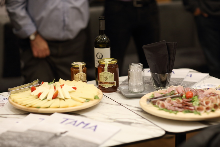 PublicCafé: Αέρας ανανέωσης και… Κυκλάδων στην καρδιά της Αθήνας!