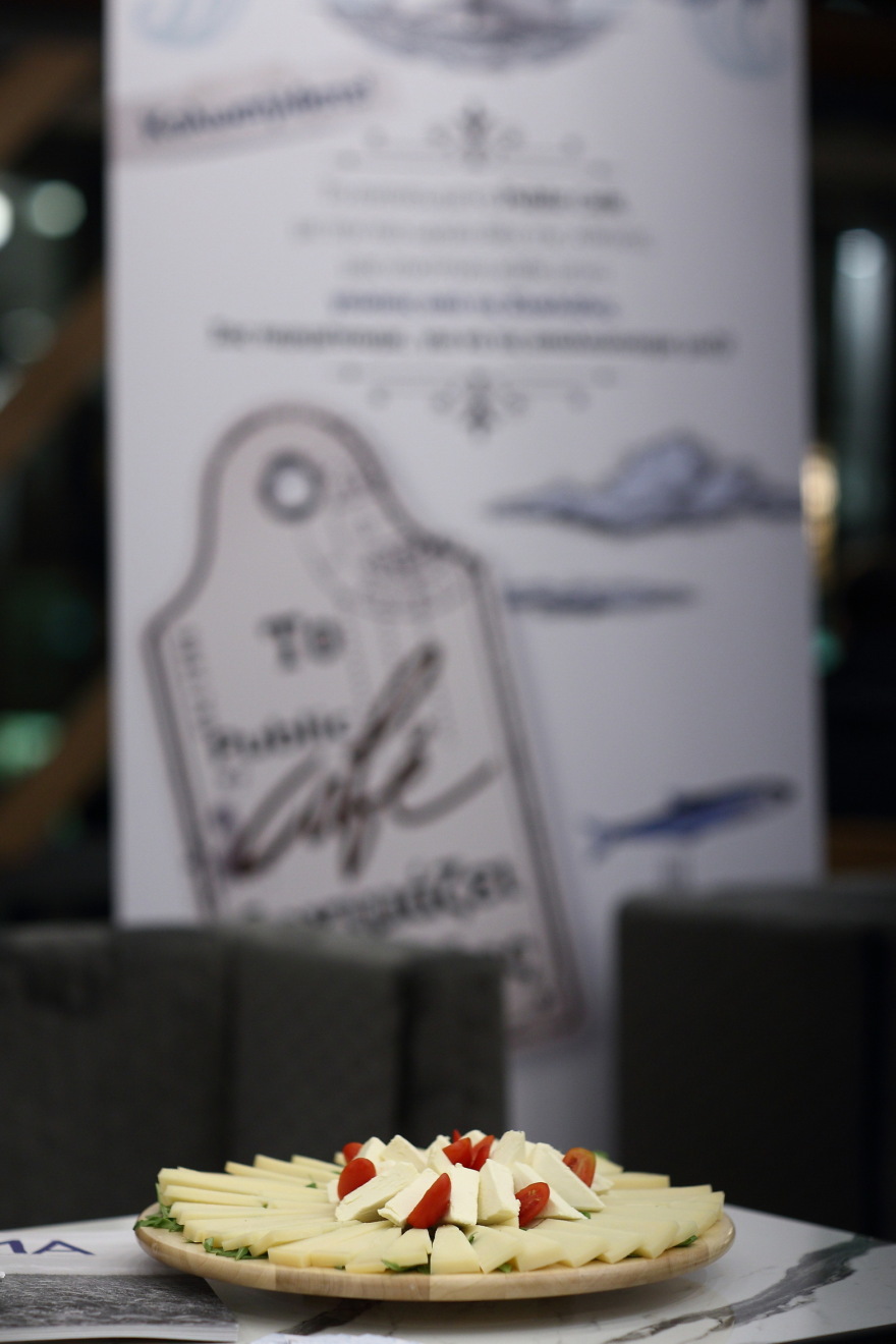 PublicCafé: Αέρας ανανέωσης και… Κυκλάδων στην καρδιά της Αθήνας!